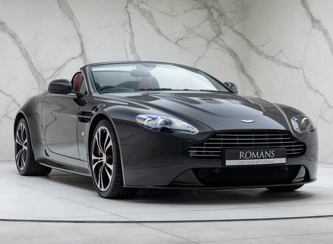 Aston Martin V12 Vantage ROADSTER 12