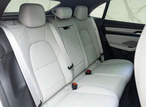 Porsche Macan Turbo Electric 17