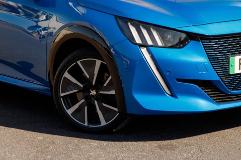 Peugeot 208 GT PREMIUM 12