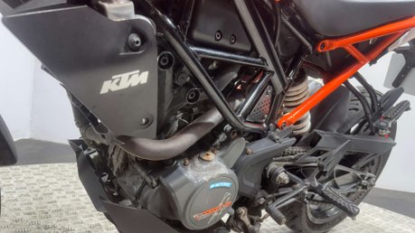 KTM Duke 2020 ONLY 10K RUNNING PROJECT BIKE SPARES OR REPAIR 125CC 17