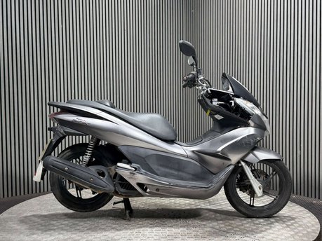 Honda PCX 2011 38K RUNNING PROJECT SCOOTER SPARES OR REPAIR 125CC
