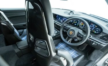 Porsche 911 GT3 Touring (992) 11