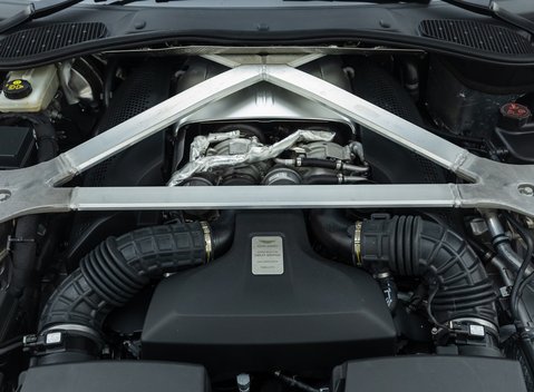 Aston Martin V8 Vantage 33