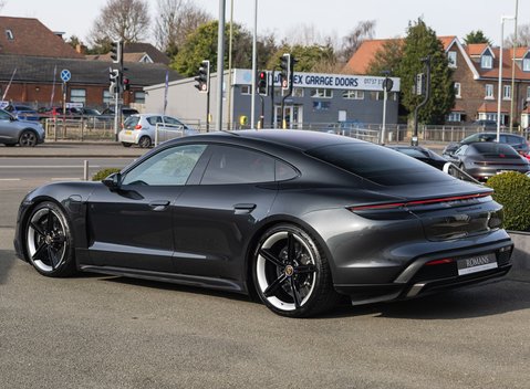 Porsche Taycan TURBO S 4