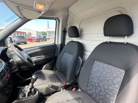 Vauxhall Combo 1.2 Combo 2000 Sportive CDTi - NATIONAL DELIVERY* 30