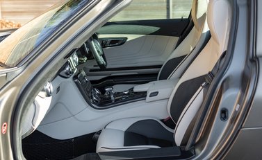 Mercedes-Benz SLS AMG 16