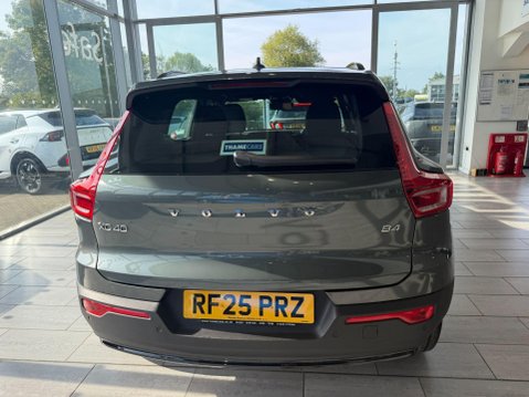 Volvo XC40 2.0 B4 MHEV Plus Dark DCT Auto Euro 6 (s/s) 5dr 5