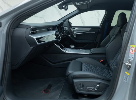 Audi RS6 AVANT PERFORMANCE 18