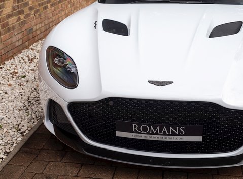 Aston Martin DBS Superleggera 22