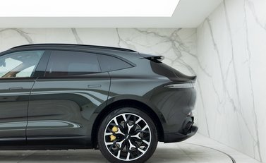 Aston Martin DBX 25
