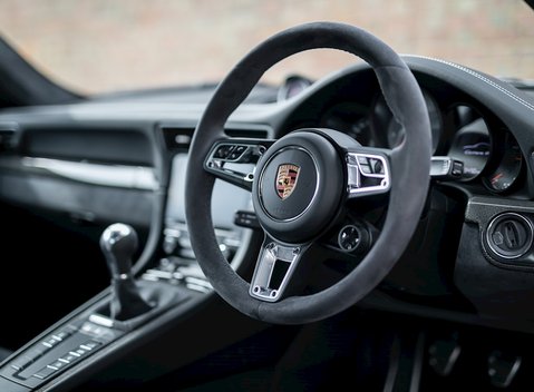 Porsche 911 (991.2) Carrera GTS 11