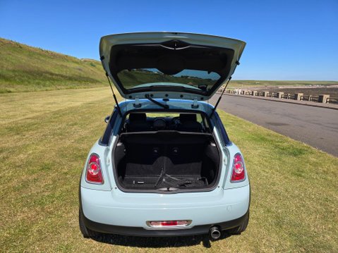 Mini Hatch 1.6 Cooper Steptronic Euro 5 3dr 32