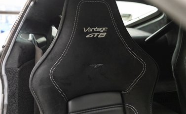 Aston Martin Vantage GT8 11