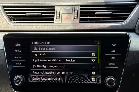 Skoda Superb SE TECHNOLOGY IV DSG - 11 SERVICES AT SKODA -HYBRID AUTOMATIC ESTATE 47