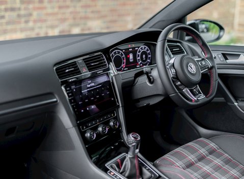 Volkswagen Golf GTI 13