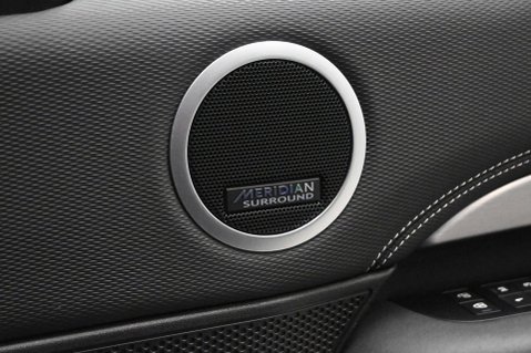 Land Rover Discovery 3.0 Discovery R-Dynamic HSE D MHEV Auto 4WD 5dr 37