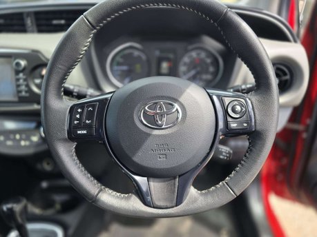 Toyota Yaris 1.5 VVT-h Icon Hatchback 5dr Petrol Hybrid E-CVT Euro 6 (s/s) (100 ps) 38