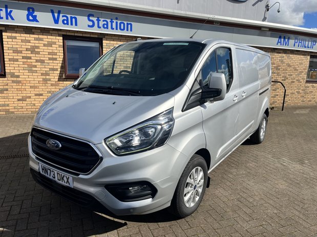 Ford Transit Custom Transit Custom 300 L2 Diesel FWD 2.0 Eco Blue 130ps Low Roof Limited Van 3