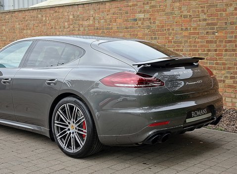 Porsche Panamera GTS 9