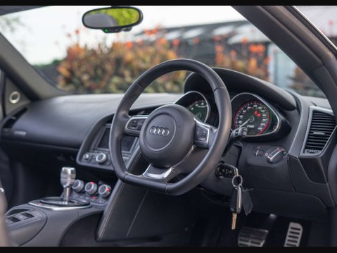 Audi R8 5.2 R8 Spyder Quattro V10 Semi-Auto 4WD 2dr 3