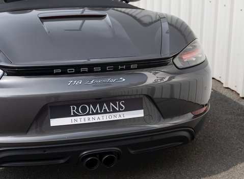 Porsche 718 Boxster S 24