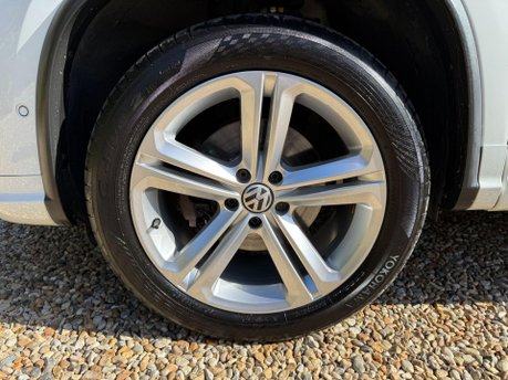 Volkswagen Tiguan 2.0 TDI BlueMotion Tech R-Line Edition SUV 5dr Diesel DSG 4WD Euro 6 (s/s) 14