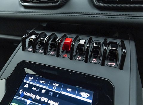 Lamborghini Huracan LP640-4 EVO 17