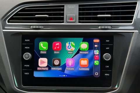Volkswagen Tiguan R LINE TSI BMT 4MOTION DSG -RARE LEATHER INTERIOR -CAMERA -APPLE CARPLAY  10