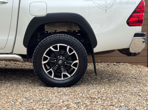 Toyota Hilux 2.4 HI-Luxury Invincible X D-4D 4WD Double Cab Auto 4WD 5dr 18