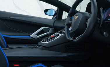 Lamborghini Aventador S LP 740-4 ROADSTER 16