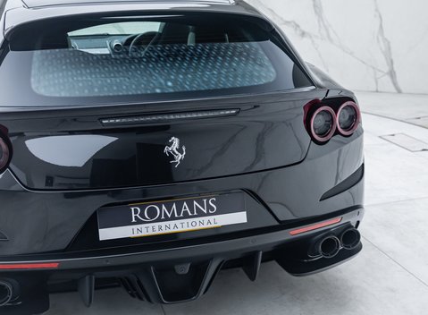 Ferrari GTC4 Lusso V12 37