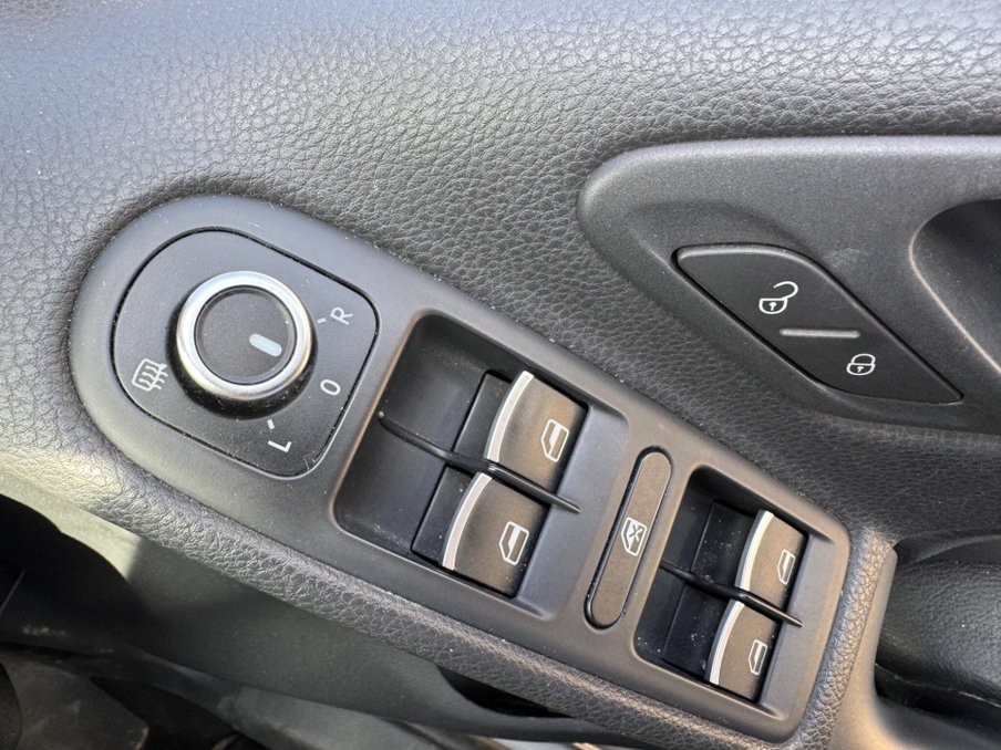 2012 Volkswagen Golf — image 21