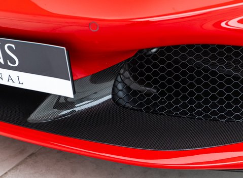 Ferrari F8 Spider 26