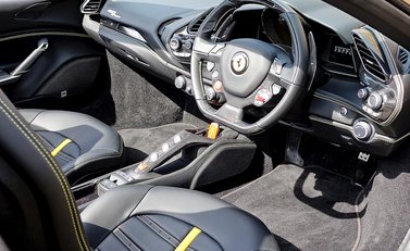 Ferrari 488 Spider 18