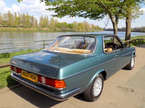 Mercedes-Benz W123 230 CE Pillarless Coupe 4