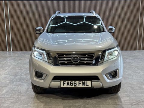 Nissan Navara 2.3 Navara Tekna dCi Auto 4WD 5dr 42