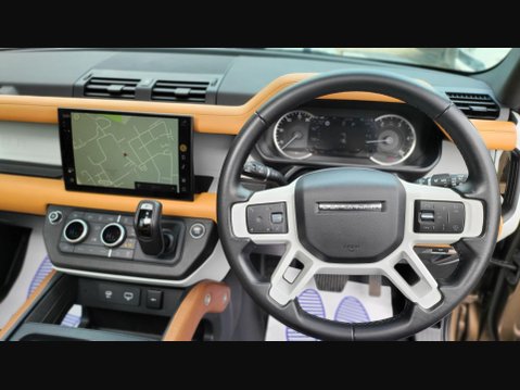 Land Rover Defender X-DYNAMIC HSE MHEV 39