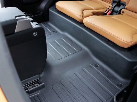 New Land Rover Defender 90 and 110 commercial seat upgrades 2021 model onwards 10