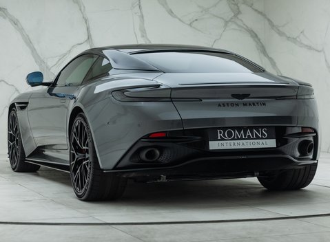 Aston Martin DB12 V8 10