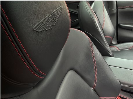 Aston Martin DBX V8 44