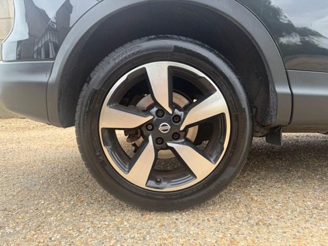 Nissan Qashqai 1.2 DIG-T N-Connecta SUV 5dr Petrol XTRON Euro 6 (s/s) (115 ps) FSH & 2X OR 21