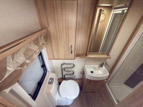 Coachman Pastiche 575 18