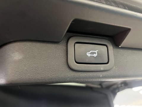 Land Rover Discovery 3.0 Discovery Landmark SD6 Auto 4WD 5dr 14