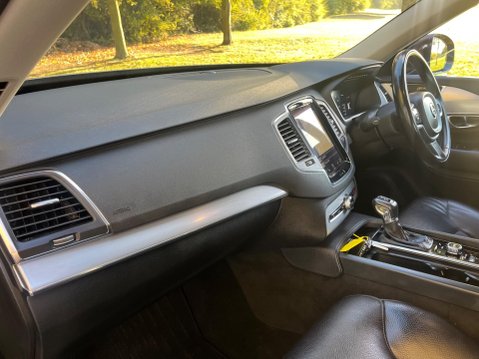 Volvo XC90 2.0 D5 PowerPulse Momentum Auto 4WD Euro 6 (s/s) 5dr 39