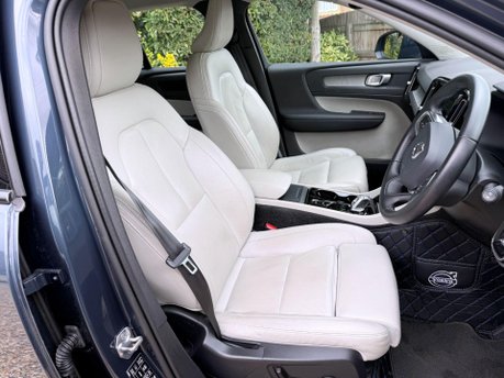 Volvo XC40 2.0 D3 Inscription Pro SUV 5dr Diesel Auto Euro 6 (s/s) (150 ps) 3