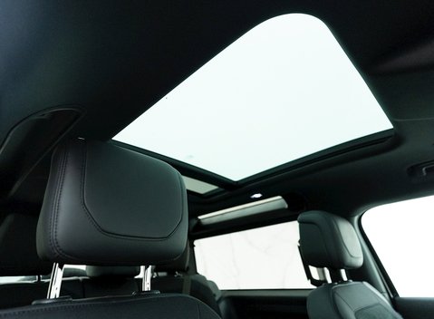 Land Rover Defender 90 V8 Bond Edition 11