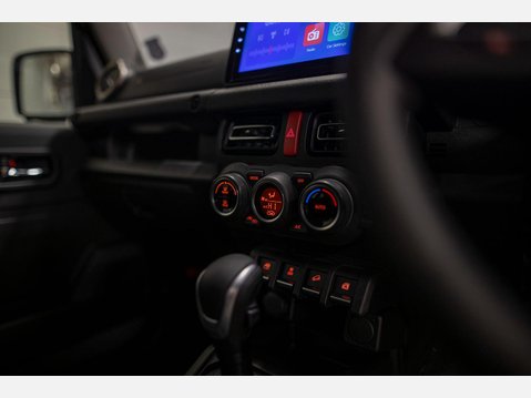 Suzuki Jimny Sierra ALLGrip SUV 1.5 Euro 6 (101 ps) 27