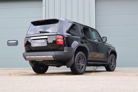 Toyota Land Cruiser COMMERCIAL WITH  REAR SEATS AND PRIVACY  7