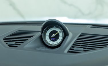 Porsche 911 GT3 TOURING (992) 19