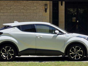 Toyota C-HR 1.8 C-HR Design HEV CVT 5dr 1